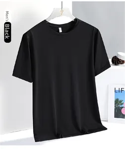 Detailansicht des schwarzen atmungsaktiven Netzgewebes bei Herren-Wandershirts