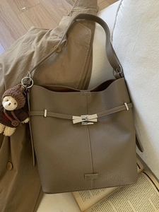 Women Large Capacity Bucket Bag Retro PU Pebble Leather Handbag Crossbody Shoulder Bag With Bear Pendant Casual Daily Work Tote