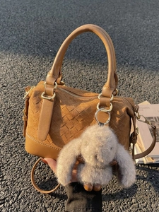 Vintage Geflochtene PU Leder Boston Tasche Für Damen Mode Crossbody Schultertasche Mit Plüsch Hasen Anhänger Große Kapazität Handtasche