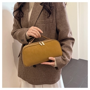 Trousse de toilette jaune moutarde à main avec fermetures dorées en cuir synthétique
