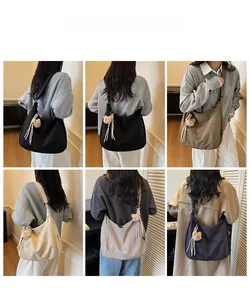 Vues détaillées de sacs hobo en toile grande capacité en cinq couleurs avec ours