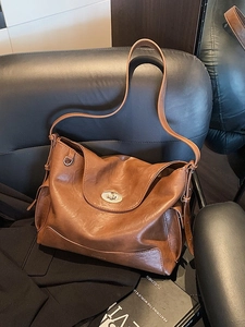 Vintage Large Capacity PU Leather Tote Bag For Women Shoulder Crossbody Bag With Metal Turn Lock Elegant Commuter Hobo Bag