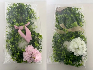 Detail von Oster-Hasenohren-Kränzen mit Hortensien und Schleifen in Verpackung