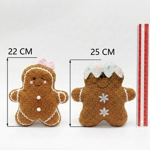 Detailed comparison of 22cm and 25cm plush gingerbread man pillows with cute holiday embroidery