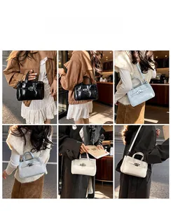Sac à bandoulière texture crocodile en noir, bleu et beige pour un usage quotidien