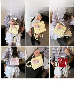 Mini-Rucksack mit Polka-Dot-Print, Herz-Anhänger und vielseitigen Tragemöglichkeiten