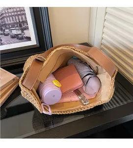 Grande borsa tote in paglia con interno spazioso per laptop, ombrello e oggetti quotidiani