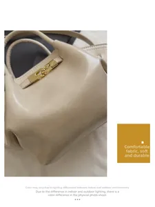 Detail der beigen Lederhandtasche mit feiner Textur und goldenem Metallschloss
