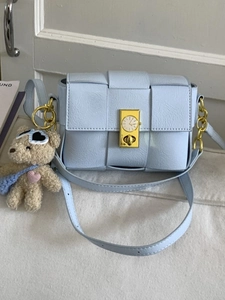 Petit Sac Bandoulière Carré Tressé Femmes Cuir PU Mode à Carreaux Sac à Épaule Avec Pendentif Ours en Peluche Serrer de Cadran d'Horloge Sac Messager Décontracté