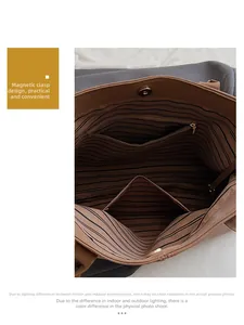 Détail de l'intérieur du sac cabas marron avec fermeture magnétique et doublure rayée