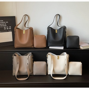 Detailansicht vierteiliges Leder-Eimer-Taschen-Set mit goldenen Drehverschlüssen