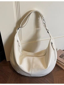 Retro cream white large hobo bag with adjustable strap and silver zipper details