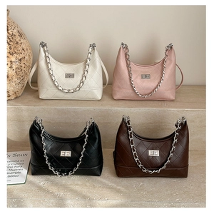 Sacs à bandoulière matelassés en cuir crème, rose, noir et marron avec chaîne métal