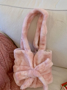 Fashion Large Capacity Women Plush Bowknot Shoulder Bag Faux Fur Handbag Sweet Soft Fuzzy Commuter Tote Bucket Bag Lady Hand Bag