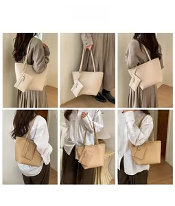 Detailansicht der beigefarbenen Tragetasche mit Knotenschulter und kleiner Tasche
