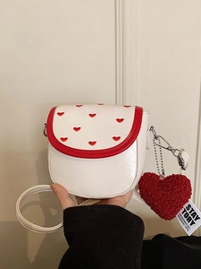 Borsa a tracolla bianca chic con ricamo a cuore rosso e ciondolo a cuore in peluche