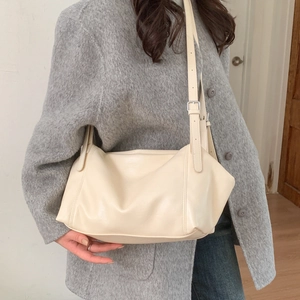 Detail of cream large tote bag in smooth leather on a model for casual daily outfit