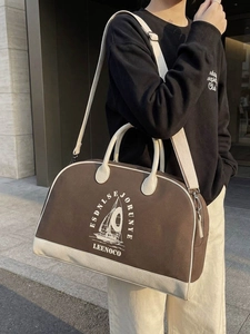 Borsa da viaggio grande in marrone e crema con forma Boston e tracolla larga