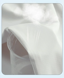Détail du tissu soie glacée respirant avec démonstration de vapeur pour pantalon d'été homme