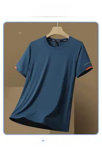 Détail du t-shirt de sport en maille respirante bleu lac avec bande réfléchissante