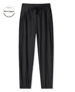 Détail de jogger en soie glacée noire avec taille élastique à cordon et poches zippées