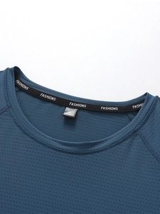 T-shirt de sport respirant à séchage rapide bleu marine avec tissu en maille et coutures