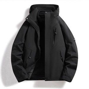 Wasserdichte 3-in-1 Outdoorjacke mit Kapuze und funktionalen Reißverschlusstaschen in Schwarz
