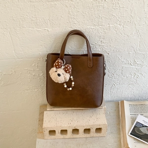 Damen Retro Minimalistische Eimertasche Aus Kunstleder Vielseitige Tägliche Umhängetasche Mit Süßem Plüschanhänger Pendler Handtasche