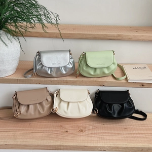 Detailed display of vintage pleated handbags in five colors on wooden steps