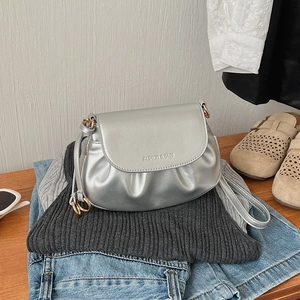 Detail of silver pleated crossbody bag with metallic finish and gold ring hardware