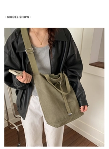 Sac fourre-tout en toile vert armée avec bandoulière réglable et détails d'œillets