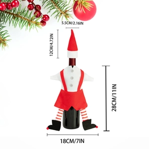 Kerst wijnfleshoes set met rode hoed en gestreepte benen op witte achtergrond