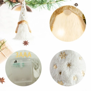 Leuchtende Weihnachtsgnom-Puppe mit weißer Goldsternmütze und warmen LED-Lichtern