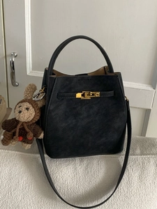 Women Fashion PU Leather Bucket Bag With Cute Plush Pendant Vintage Metal Lock Shoulder Crossbody Bag Casual Travel Tote