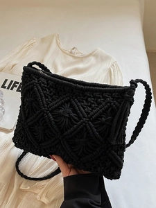 Borsa a tracolla intrecciata nera retrò con nappine e motivo a maglia a mano