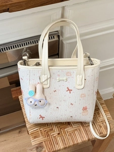 Mignon Sac Seau en Cuir PU à Imprimé de Personnages de Dessins Animés Pour Femmes Cabas Floral Avec Pendentif Lapin en Peluche