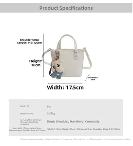 Spécifications de taille pour sac seau blanc en PU avec accessoire pendentif ours