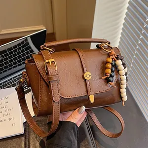 Sac Bandoulière Femme en Cuir PU Rétro Petit Sac Carré Avec Pompon en Perles Style Français Minimaliste Sac à Main