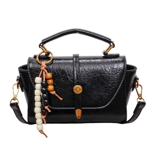 Sac à main rétro en cuir noir gaufré avec pampille en perles de style ethnique