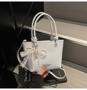 Détails du sac à main en cuir PU bleu gris avec poignées nouées et perles
