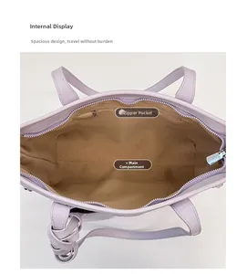 Détail de l'intérieur du sac cabas montrant la poche zippée et le compartiment principal