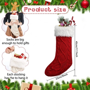 Klassischer roter Strick-Weihnachtsstrumpf mit weißem Kunstpelzrand und Aufhängeschlaufe
