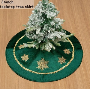 Jupe de sapin de Noël de 24 pouces en velours vert foncé avec broderie flocon d'or