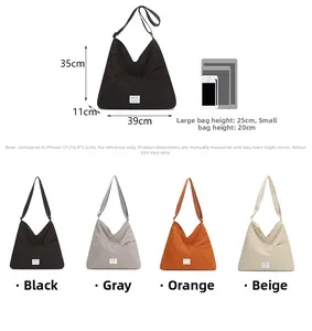 Confronto taglie e layout della grande borsa tote in tela in quattro colori versatili