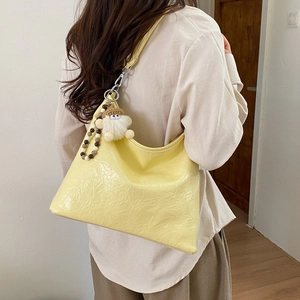 Chic yellow oversized shoulder bag in pleated faux leather with cute plush charms