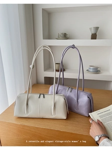Dettaglio delle borse tote vintage color crema e lilla con doppi spallacci resistenti
