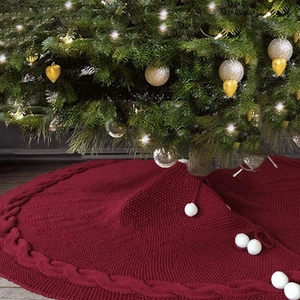 Jupe de sapin de Noël en tricot bordeaux 48 pouces avec torsades et pompons blancs
