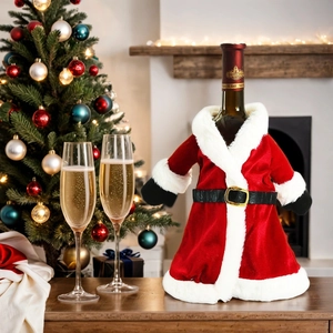 Weinflaschenhülle im roten Samt-Weihnachtsmann-Design für festliche Tischdekoration