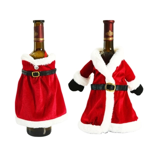 Weihnachts-Weinflaschenhüllen aus rotem Samt mit weißem Plüschrand und goldener Schnalle