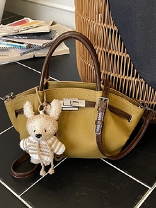Retro PU Leather Bucket Bag For Women Fashion Contrast Handle Shoulder Crossbody Handbag With Cute Plush Bear Charm Large Capacity Commute Tote Bag